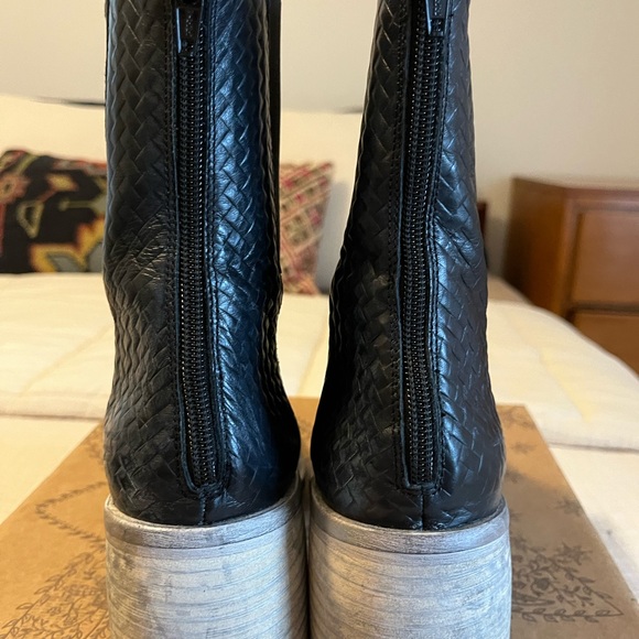 Free People Essential Chelsea Boot size 40 - Picture 7 of 16